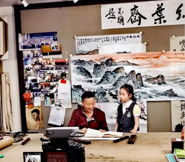 与名家面对面，执笔绘童心：成都天府国画院研学活动举办，首届双年展开启征稿