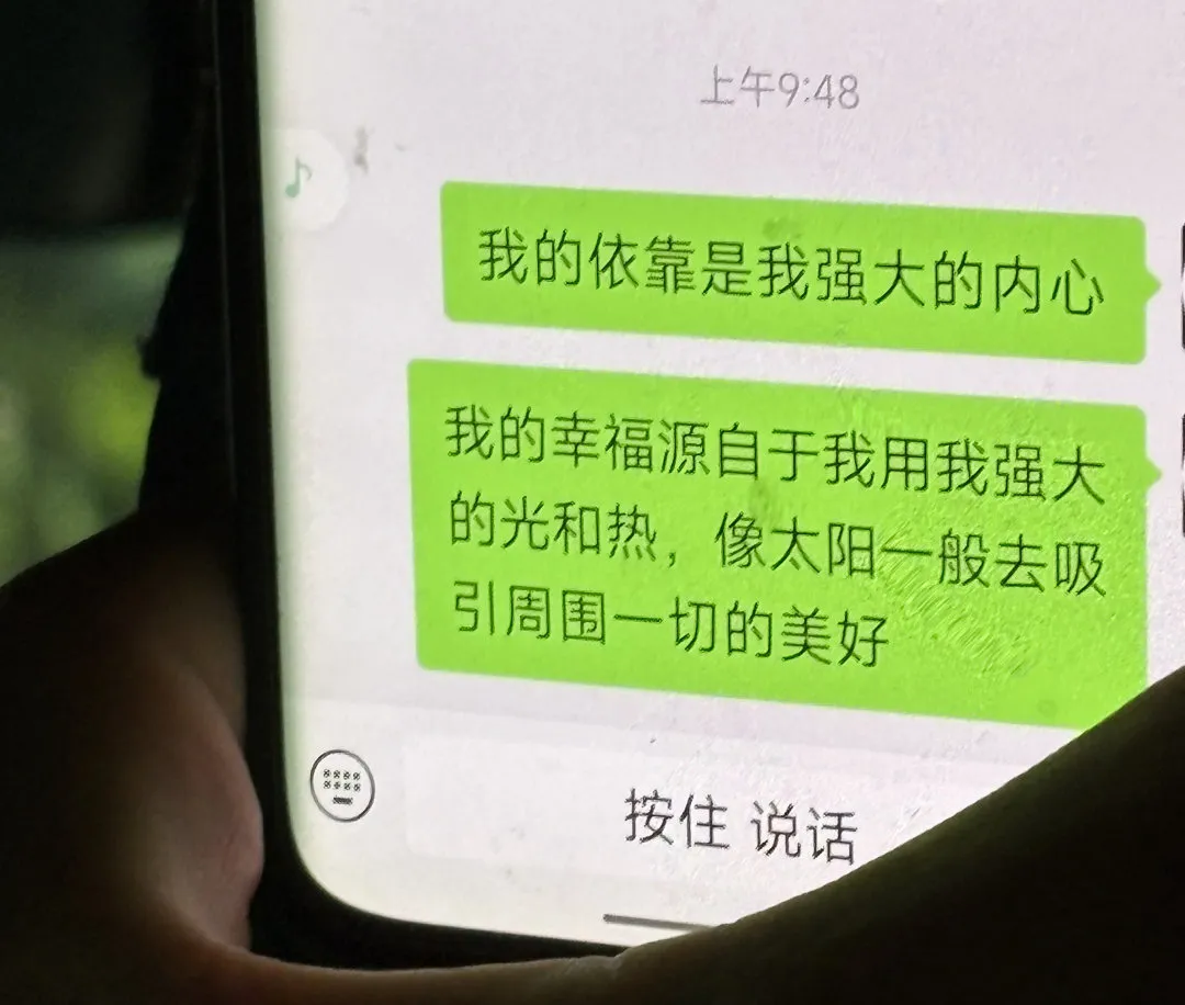 “司机看见我哭，对我说了这样的话”，女孩在成都打车被暖心司机安慰，再次泪崩