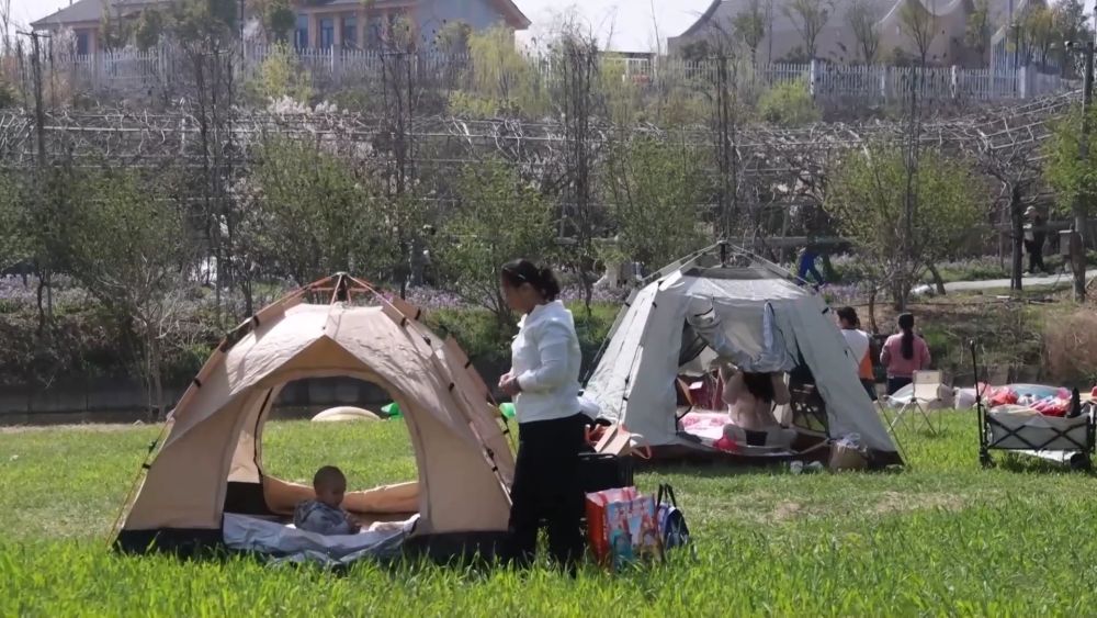 春潮涌动消费旺 多元业态释放新活力