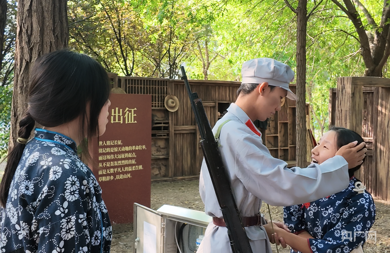 赤子重走长征路 脚踩热土再出发
