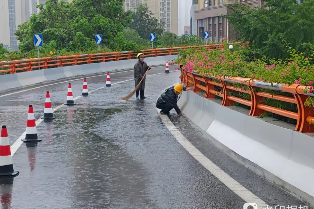 闻汛而动 逆雨而行 成都：谢谢有你！