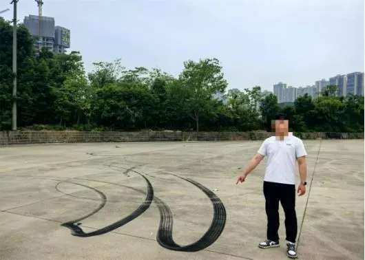 博眼球、烧胎、猛轰油门……成都交警五分局打击“飙车炸街”行政拘留4人