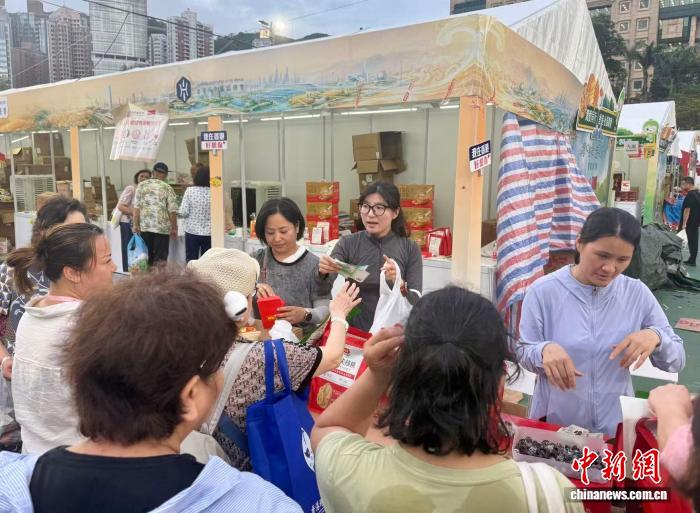 香港家乡市集风味纷呈 各国人士乐享中华美食