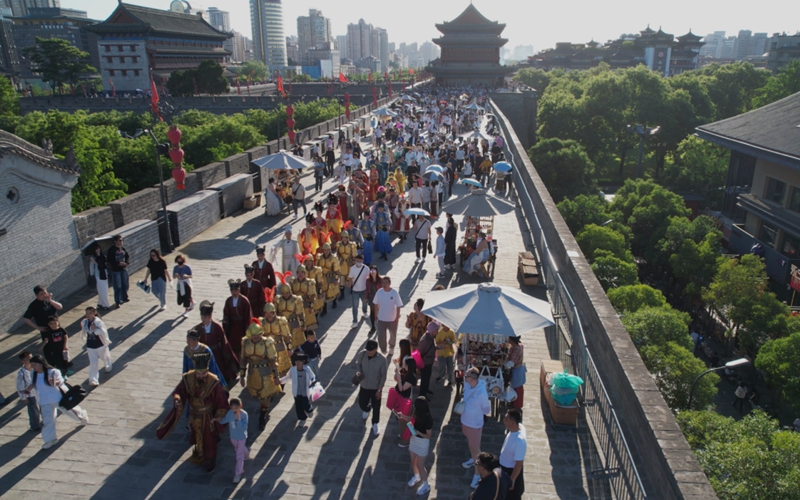 秦地山河阔 烟火满人间