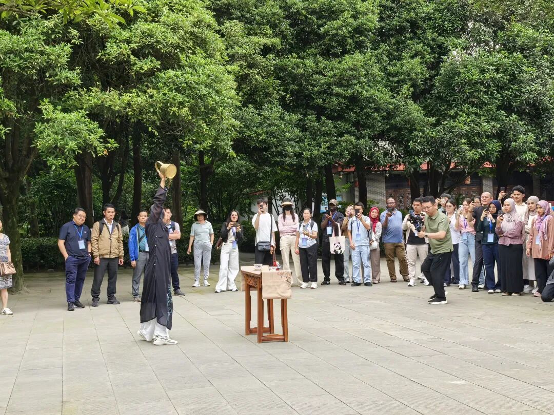 多国研修班学员走进成都都江堰考察交流
