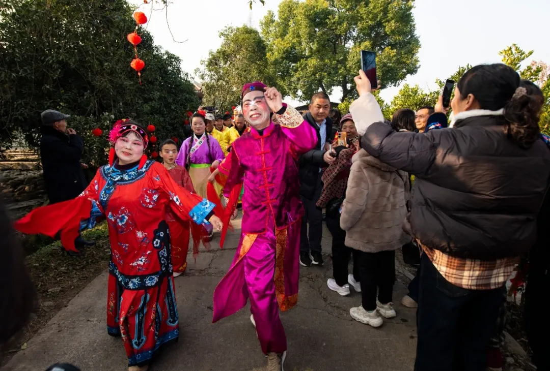 不只“摇人按猪”！来成都这个村，过最潮非遗年