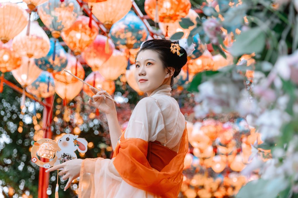 从“看景”到“入景”，中秋消费“新”意盎然