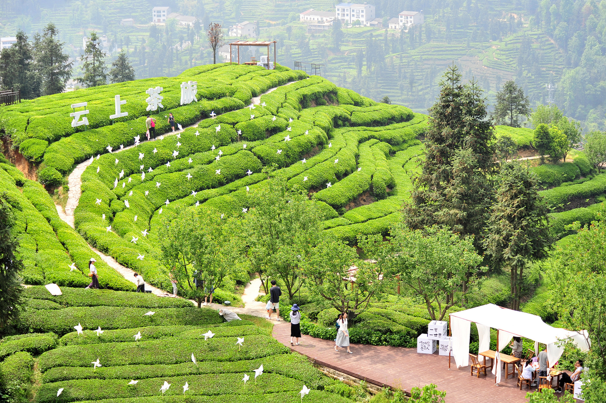 好评中国丨服务业春潮涌动 以扩能提质激活发展新动能