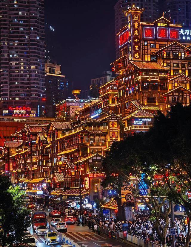 好评中国丨经济新脉动：“超级周末”点燃消费新活力
