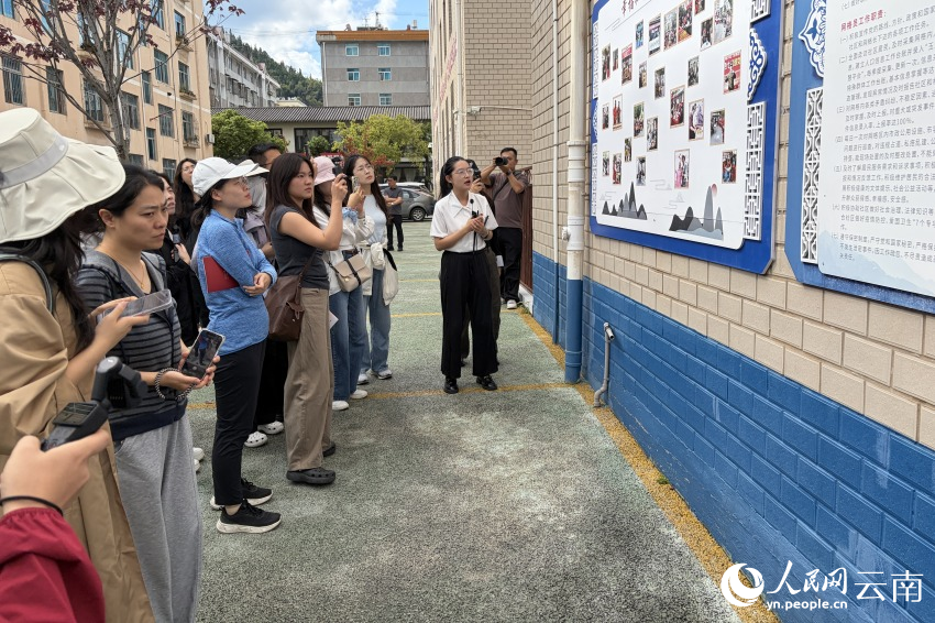 一针一线“绣”团结，一街一巷聚民心