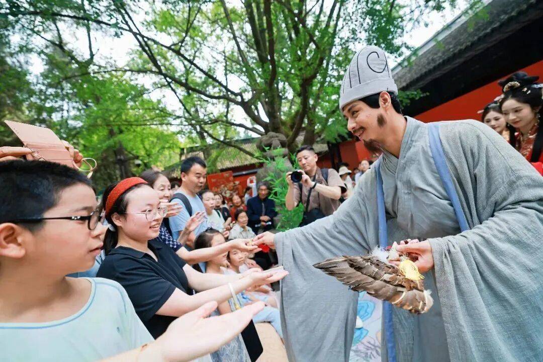 端午假期1497万人次涌入四川！龙舟赛看嗨、夜游逛爽，还有3000万券“宠”你