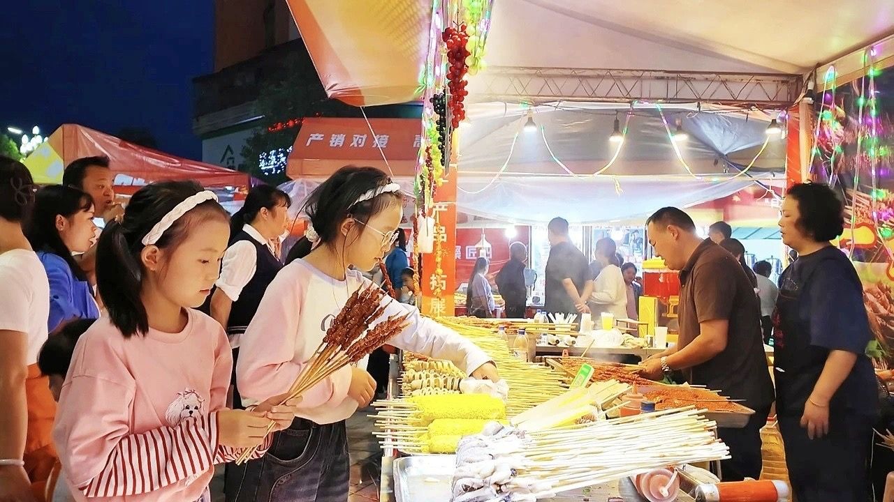 促销活动、夜市烟火、文博打卡……这个中秋四川消费有多火？
