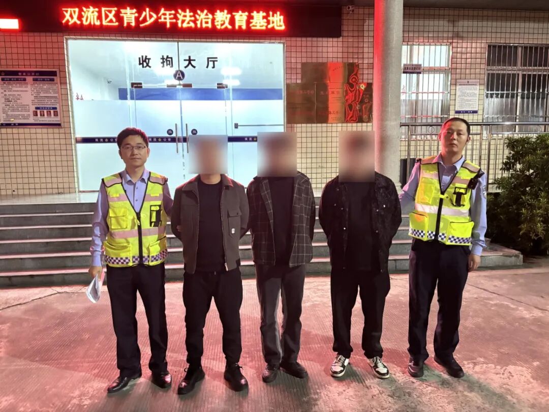 猛踩油门、转圈漂移……成都双流3人“炸街”被拘留
