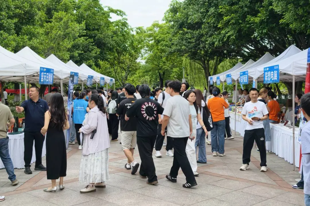好吃好逛还好买！金堂这场“村糖会”开进高校了