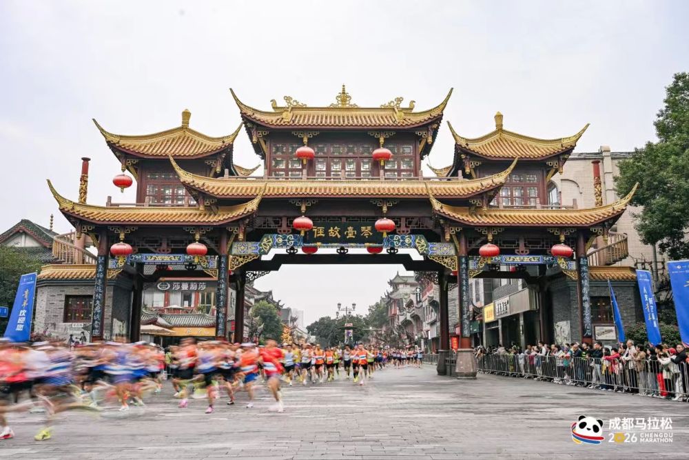 新华社关注 | 3.5万跑者奔跑赴约，见证成马十年