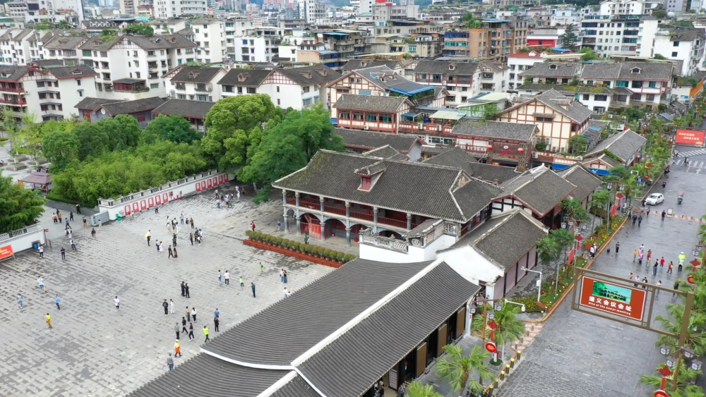 这场开了三天的会议，何以铸就伟大转折？