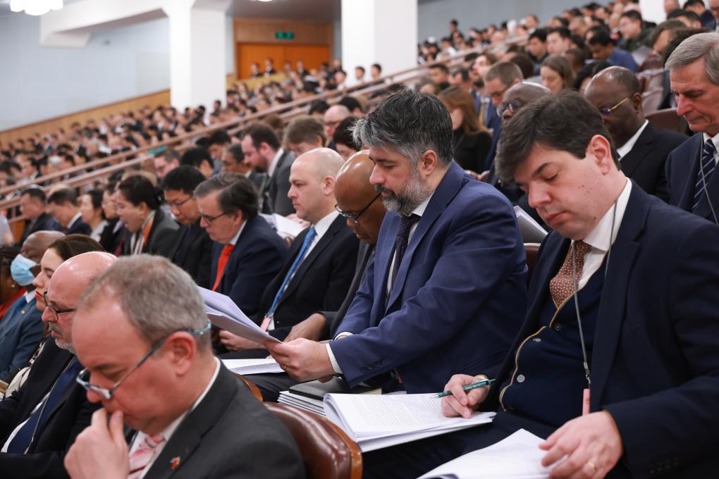 两会新华鲜报丨非凡两会！世界在感知中国中看到更多机遇