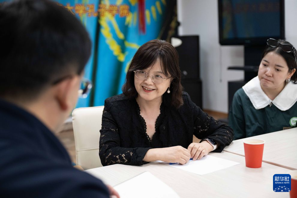 在中亚国家感受“中文热”