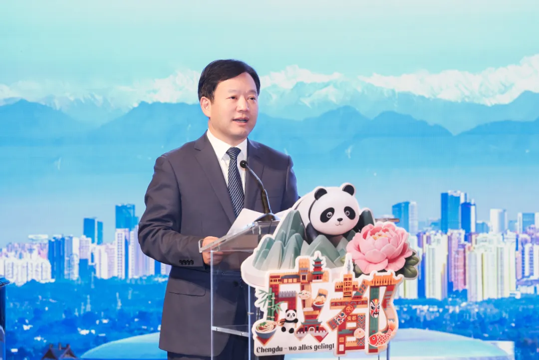 曹立军率成都代表团在奥地利访问_本地_红星新闻网