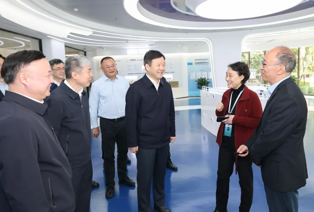 成都市抓项目促投资现场推进会议召开_稿源_红星新闻网