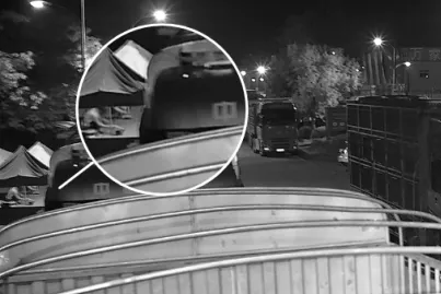 成都多名摊贩报警：摆摊用桌椅等多次被偷；2名嫌犯落网，竟也是摊主，因自家摆摊物品曾被盗，企图通过盗窃他人财物“弥补”损失