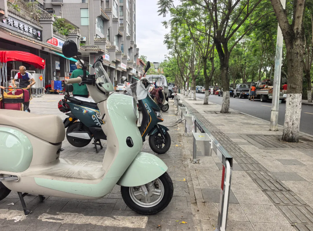 即停即充！成都高新区100+路侧充电桩“上岗”了