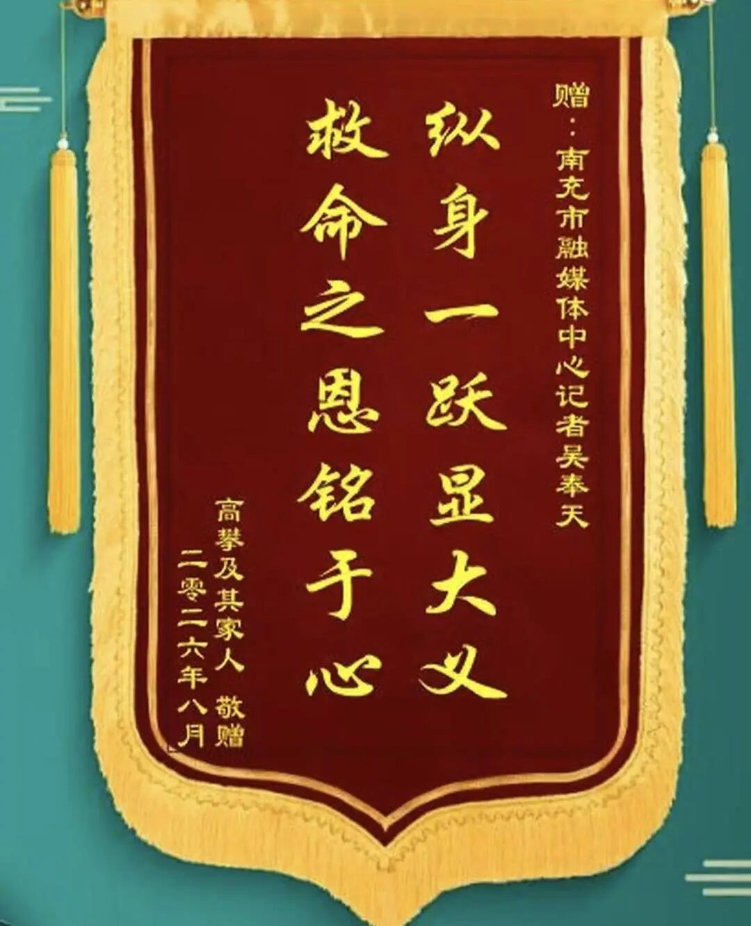 四川男子在三亚逆浪勇救父子俩，救人时心率飙至180次/分钟，每前进一米被海浪推回半米，救人后只留下一句“我是退役军人”
