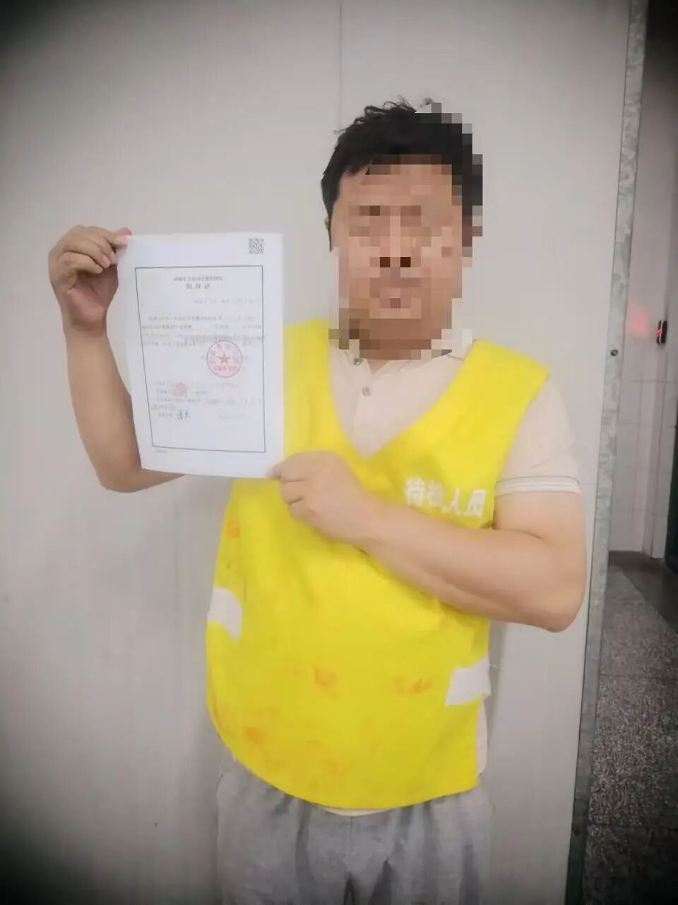 成都一男子失驾+醉驾+肇事逃逸！还想搭乘网约车继续逃离，跑出800多米被交警抓住