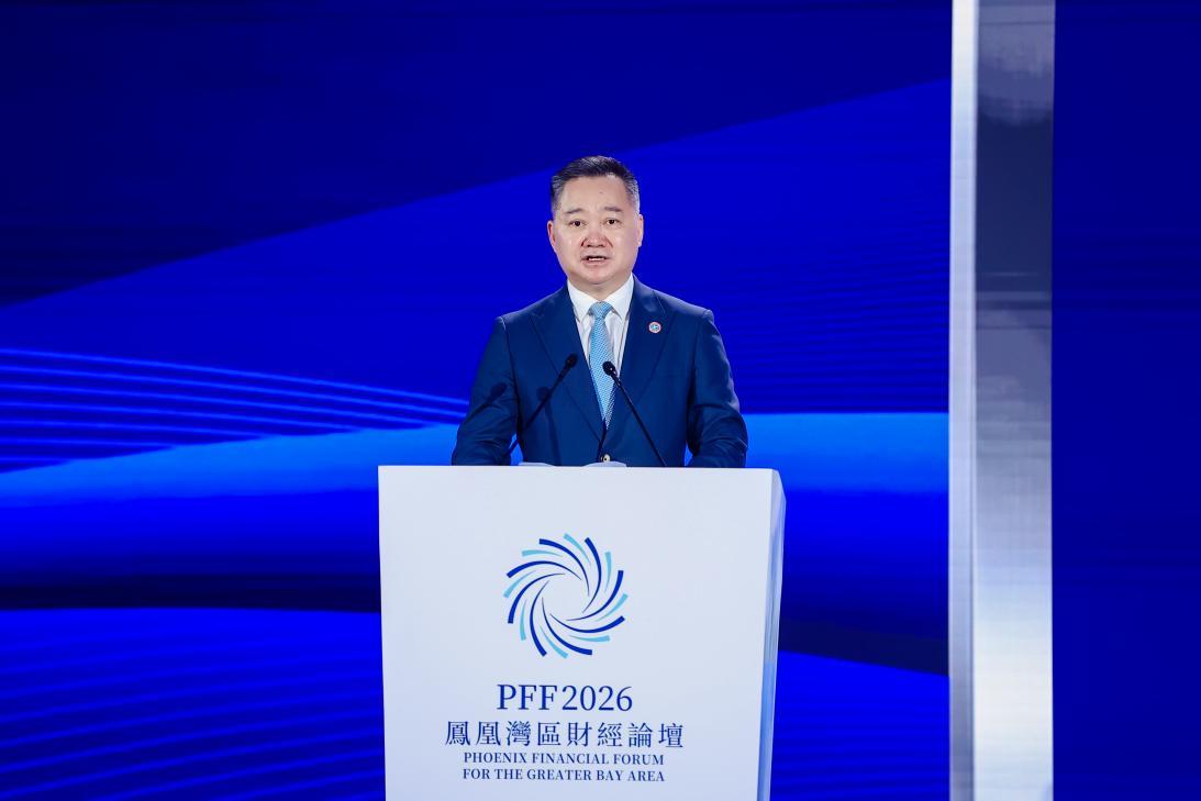 广州医药集团党委书记、董事长李小军发表主题演讲