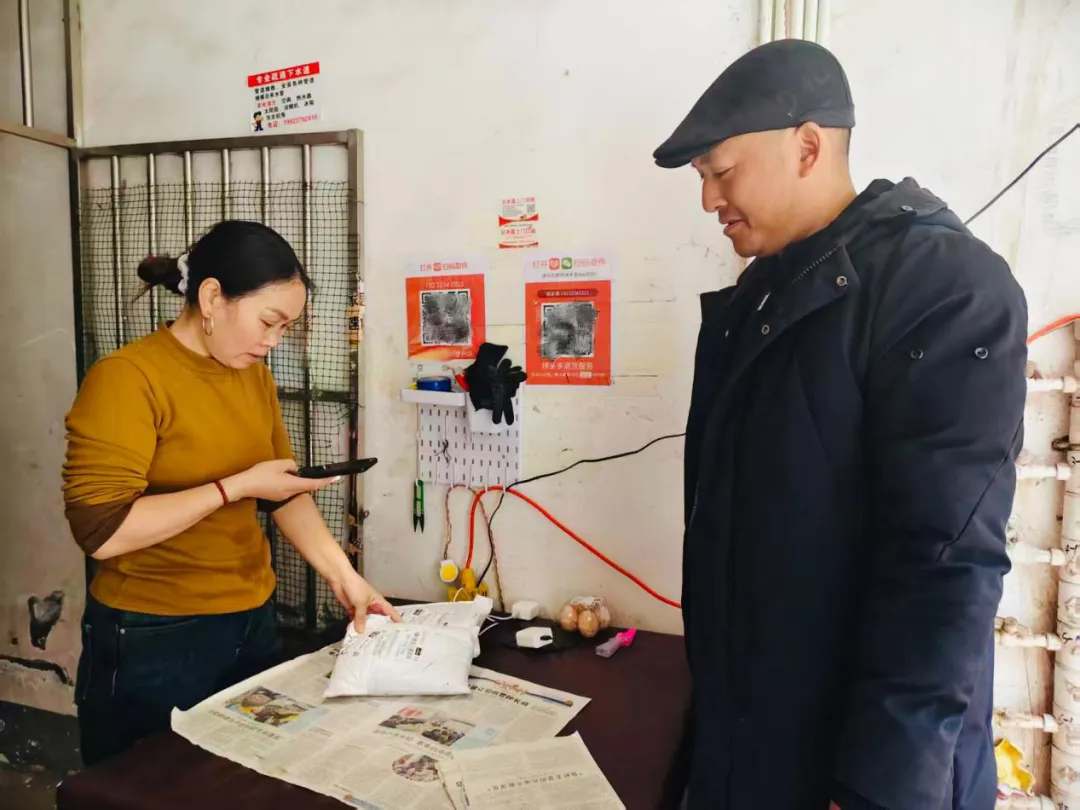 星空体育智能科技：小山村的拼多多年货时间(图2)