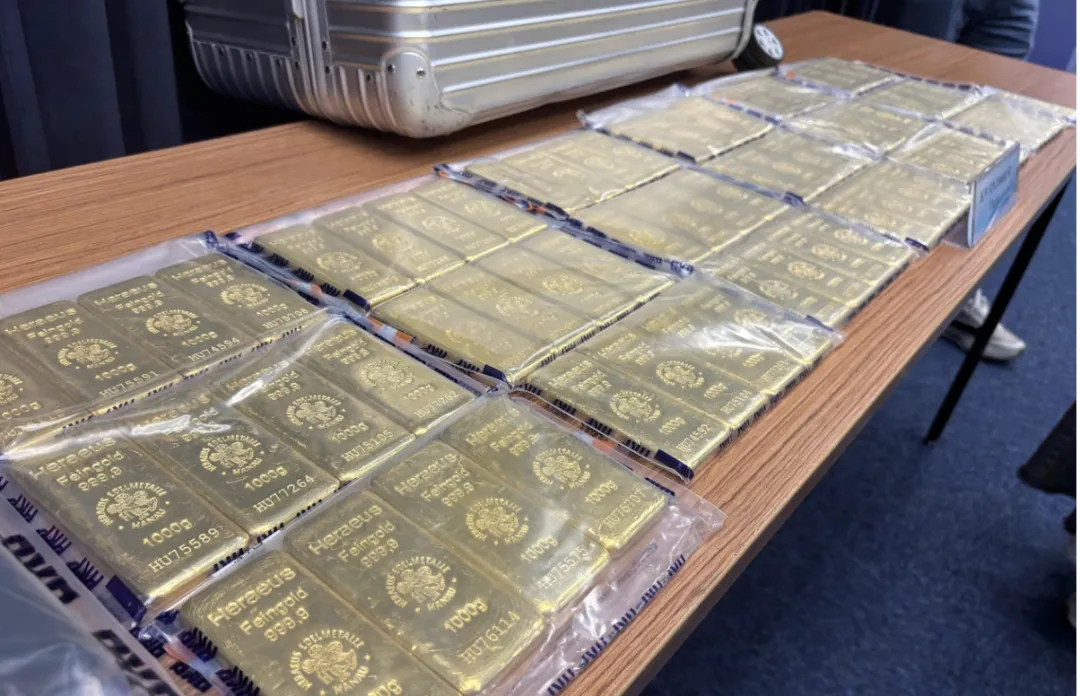 香港发生亿元金条失窃案，详情披露：5人制造混乱盗走金条，主脑为金行中介代理，其妻子也涉案