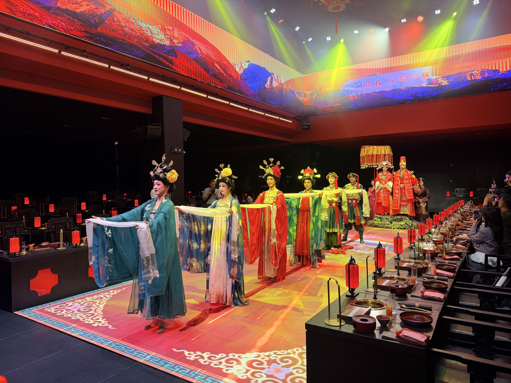 请游客“入宴”：九寨沟沉浸式歌舞剧餐秀《文成公主宴》首演