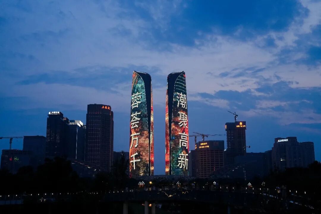 国风民乐点亮端午夏夜！天府双塔·草地音乐会特别场温情开唱