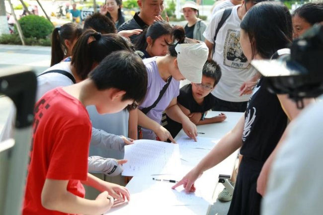 跳出课本 触摸未来 “你好科学”机器人研学活动带领学子沉浸式探秘人形机器人