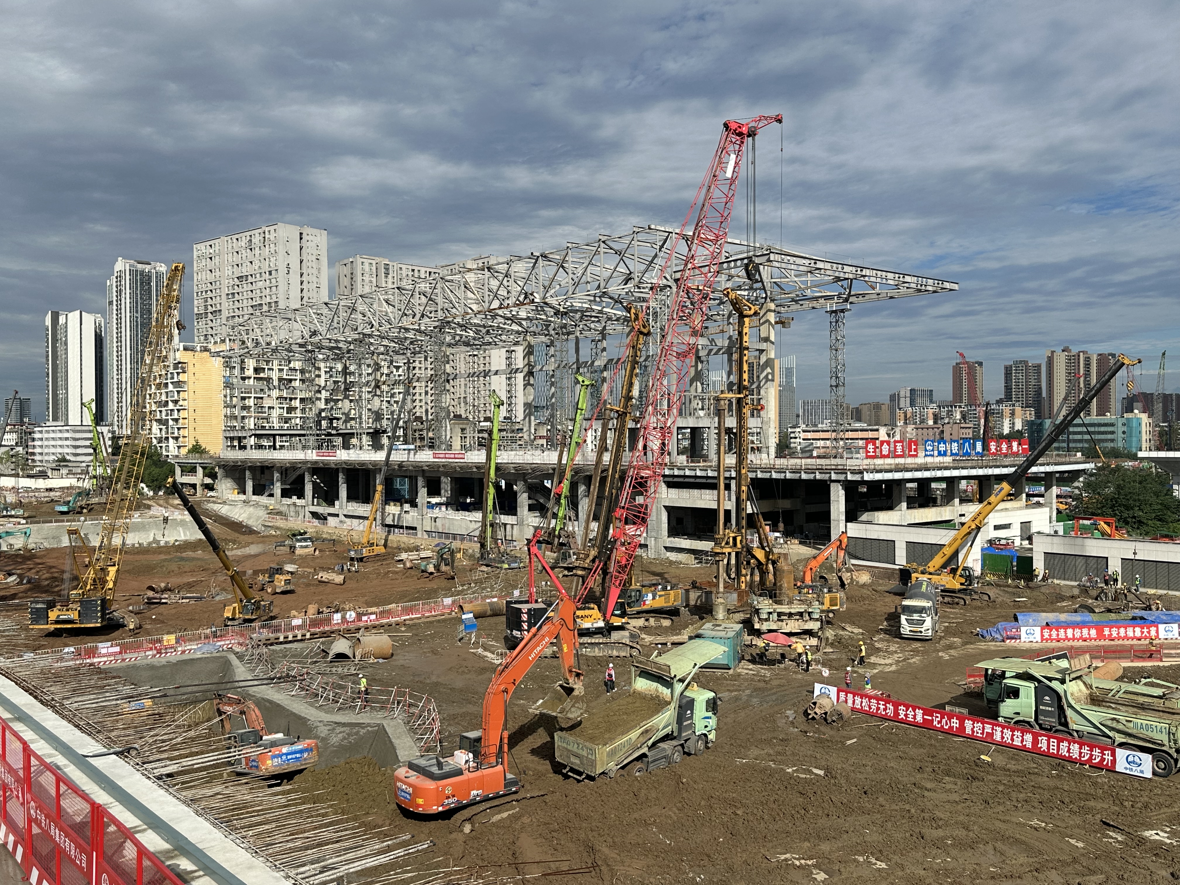 火车北站改造最新进度：“城市门楼”初具雏形 后年将与成渝中线高铁同步开通