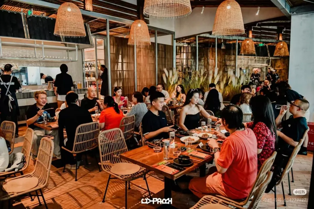 新鲜感拉满！成都“飞行餐厅”火了