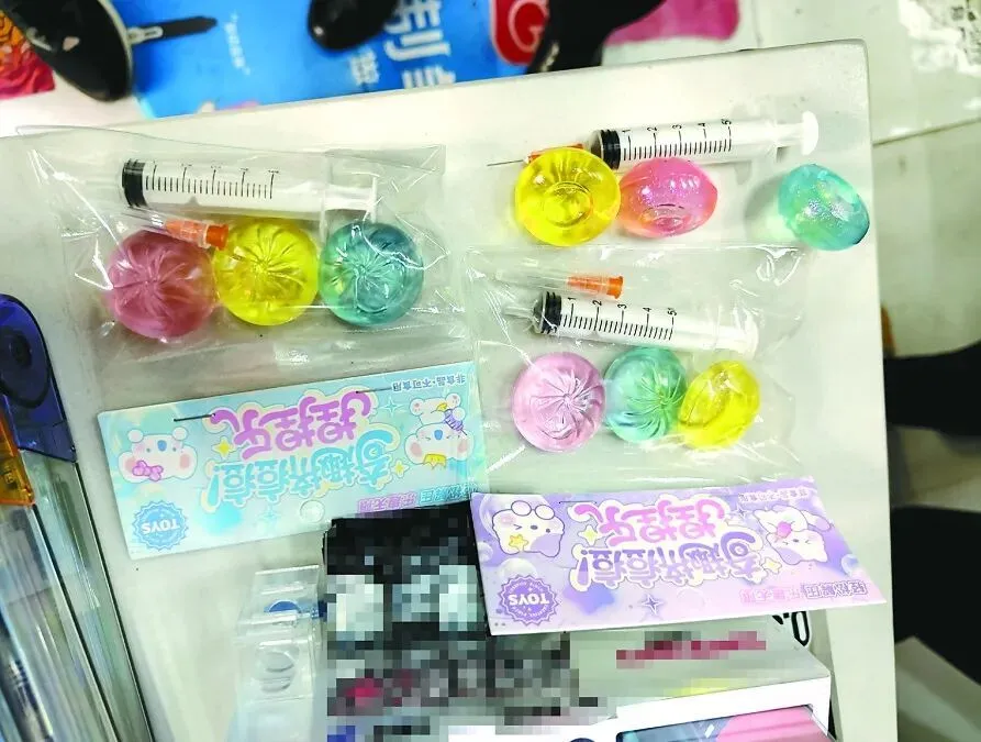 南充多所学校门口卖“带针头的注射器”玩具？当地市监局拉网式排查，商家：已全面停售