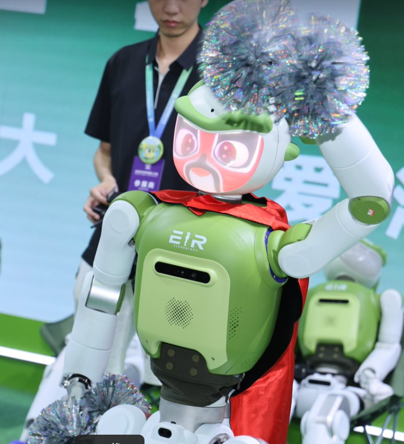 从展场到赛场，“成都高新造‘爱湫’”亮相世界人形机器人运动会！