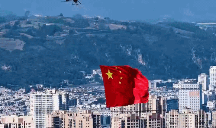 今天，让我们共同向祖国告白“我爱你，中国！”