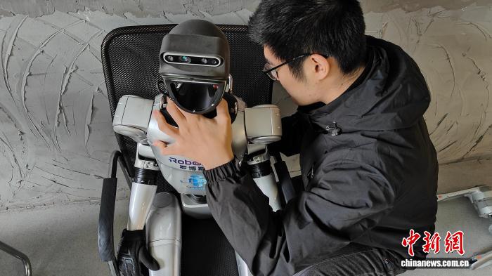 （神州写真）中国机器人租赁升温 “二次开发”成新落点