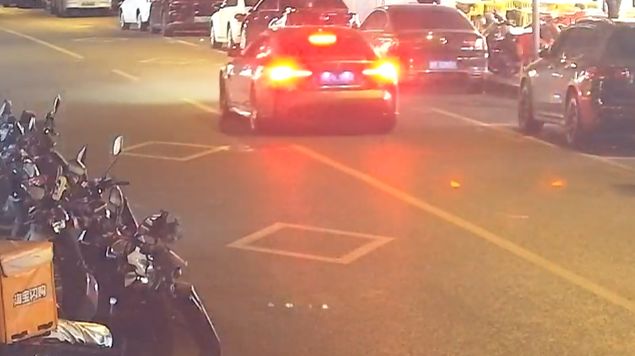 非法改装车辆深夜“炸街” 成都交警1小时抓获