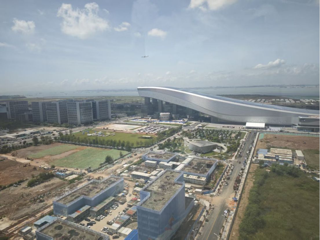 深圳再添文旅“新地标”!每经记者实探“全球最大室内滑雪中心”:“地产+文旅”模式能否助房企转型破局? | 每经网