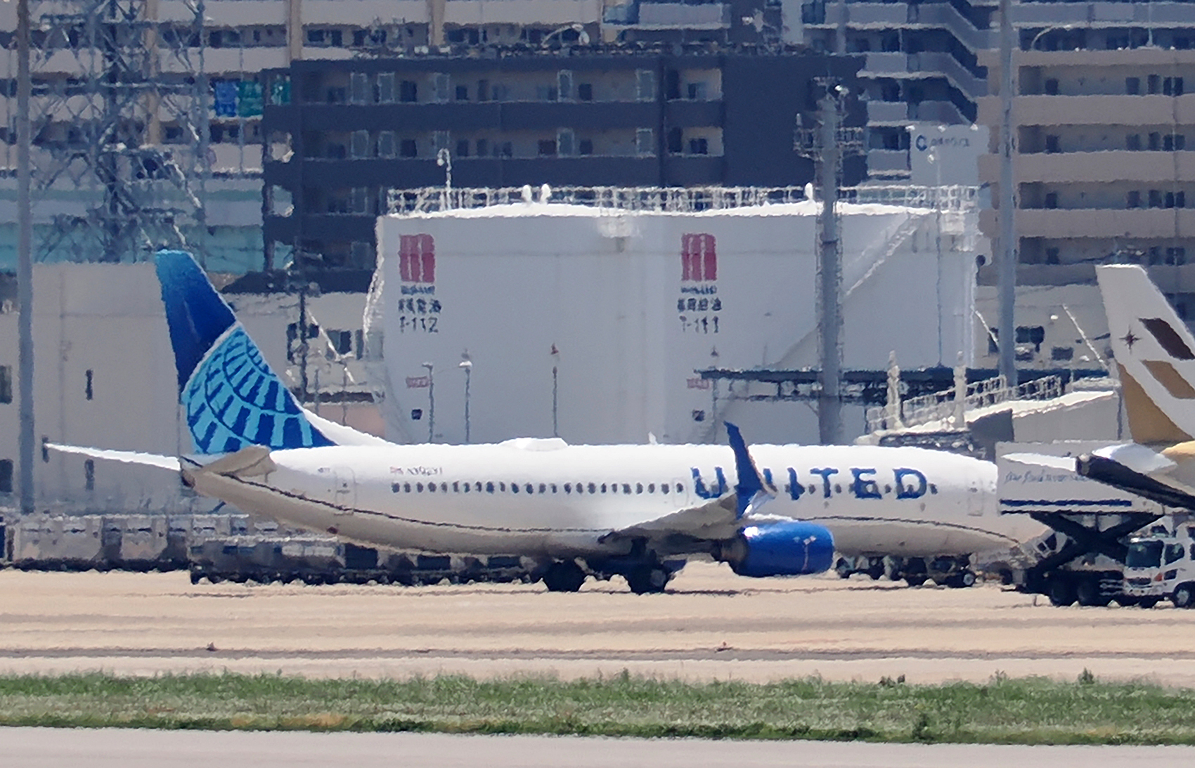 最新！美国航司巨头多个航班被下令停飞，发生了什么？ | 每日经济新闻