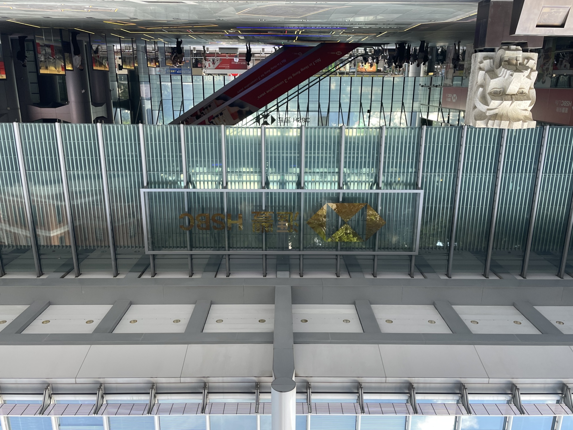 香港证监会一周内两度出手！两家国际银行合计被罚2800万港元专家建议罚款应用于补偿投资者| 每日经济新闻