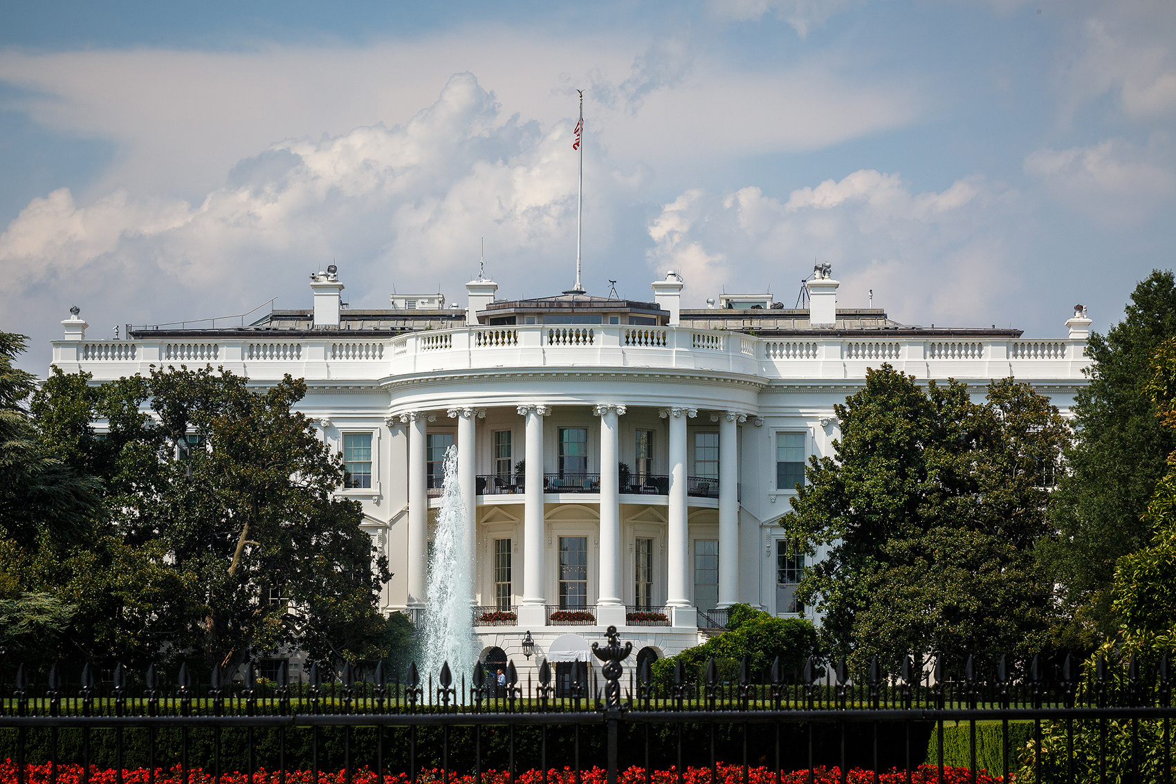 就政府“停摆”，美国参议院继续谈判！纽约地区三大机场出现航班延误，此前全美超3500架次航班延误