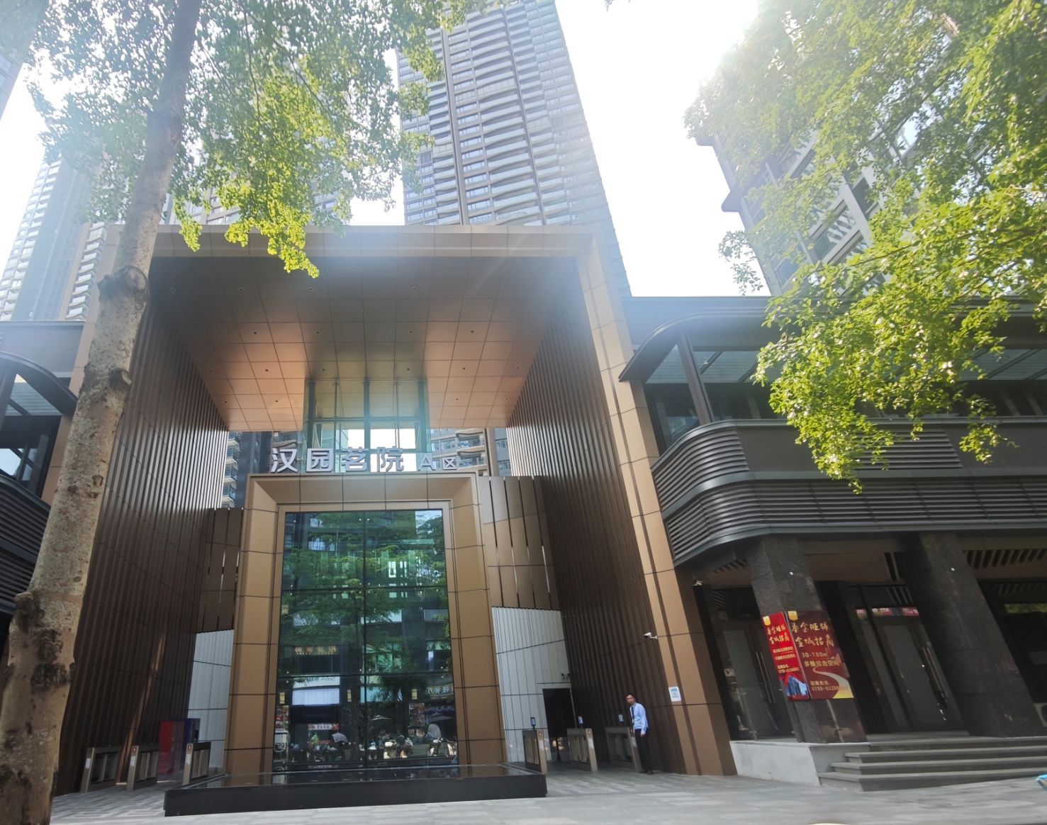 月租万元小区部分房屋变身研究生宿舍？深圳大学回应每经：相关事项仍在推进中 (http://www.paipi.cn/) wap 第1张