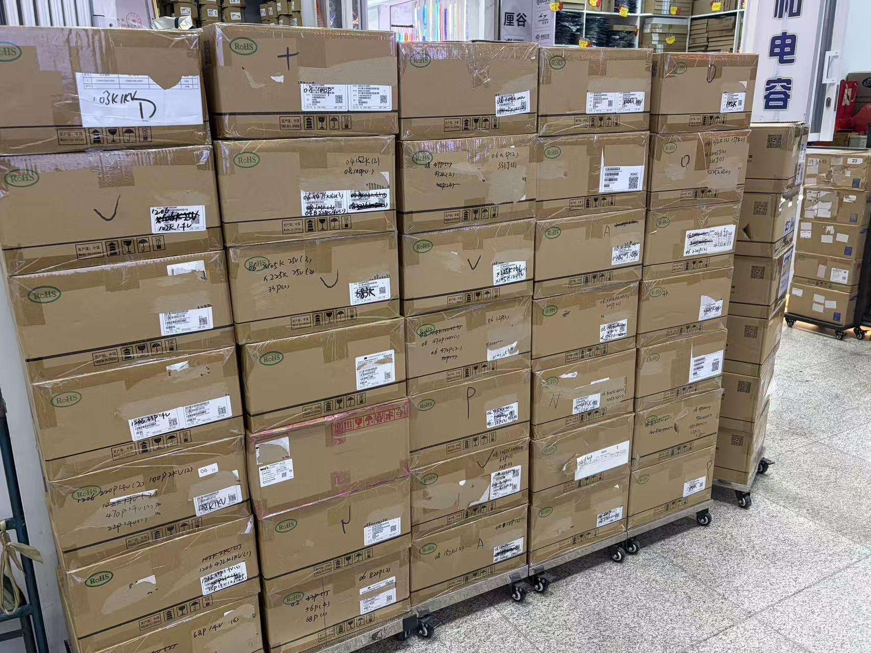 MLCC涨价潮调查：部分型号价格数倍跳涨，有商户捂货惜售，背后是AI需求引爆还是渠道炒作？ (http://www.kingbaby.com.cn/) wap 第1张