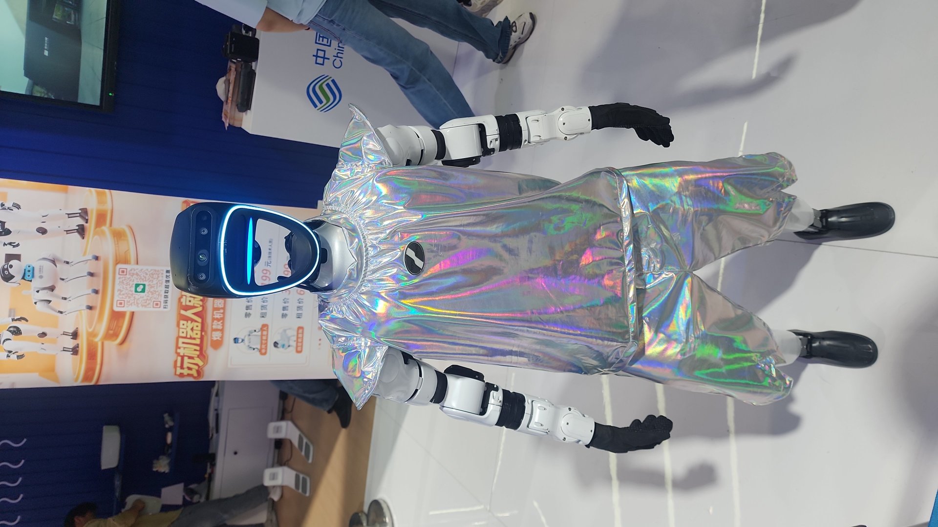 中国移动发布灵犀机器人家族 中尺寸人形机器人售价22.9万元/台 (http://www.999law.cn/) caij 第1张