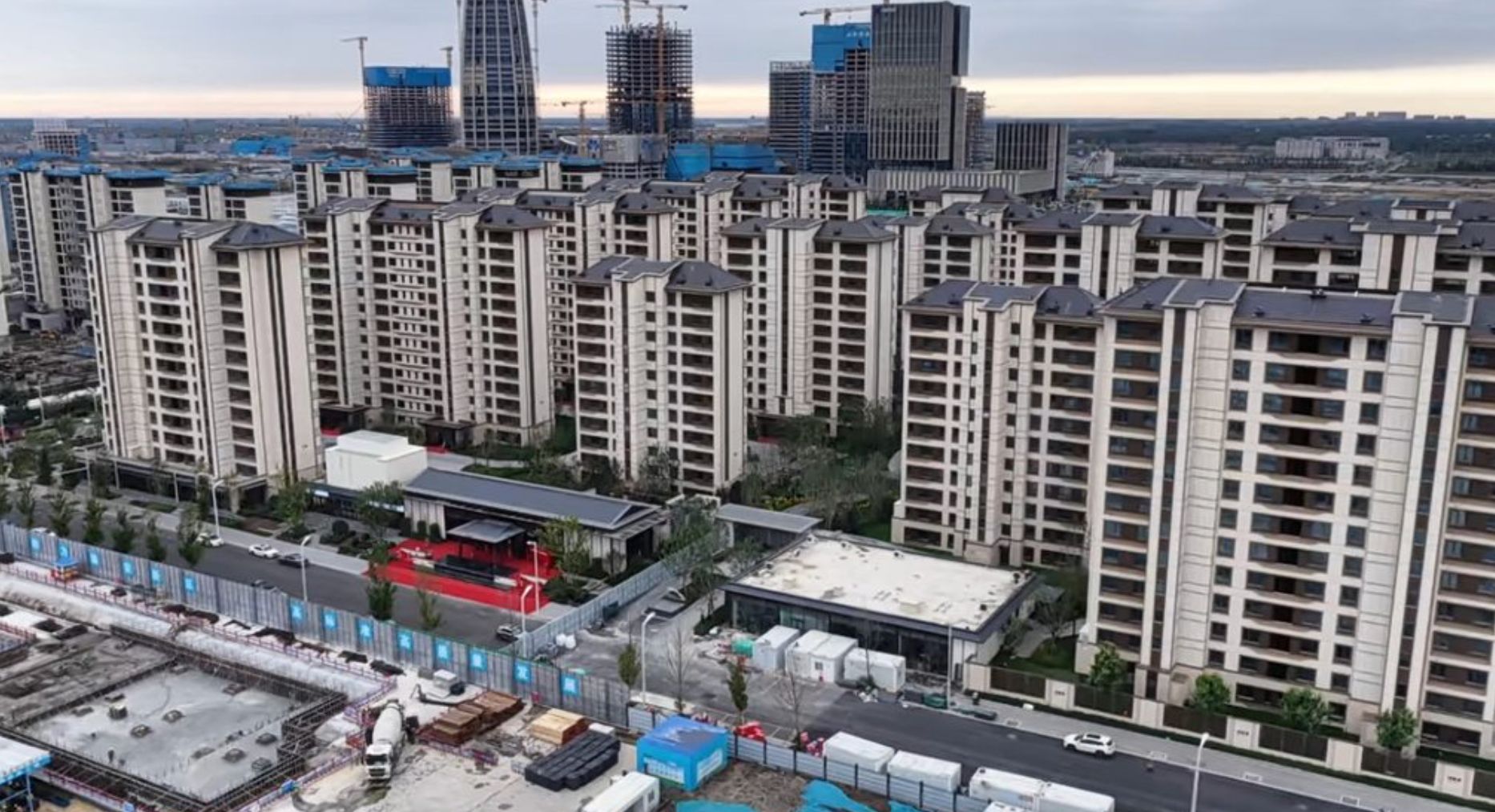 客户排队等讲解、组团看样板间，雄安新区楼市“五一”假期也热闹，依旧严格限购、现房销售 (http://www.999law.cn/) caij 第5张