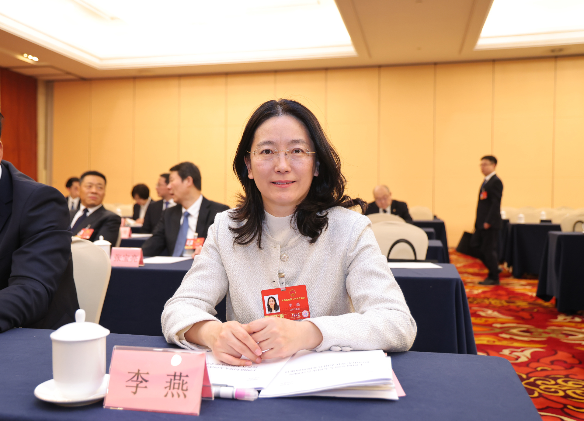 数据互通率低护工缺口大全国人大代表李燕开出“适老化”药方：建议破解“医—药—康”服务断档难题(图1)